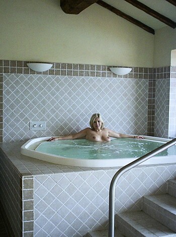 Sexy blonde chick outddoor and indor DAMN GOOD pic - Photo 16