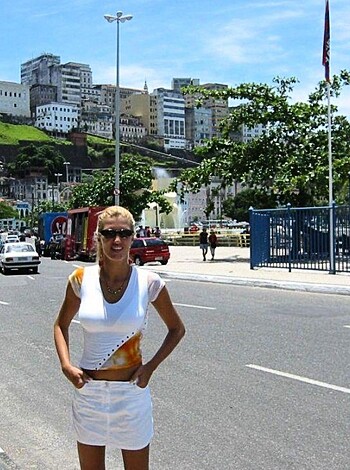 Blonde - a photo set at the beach  - Photo 3