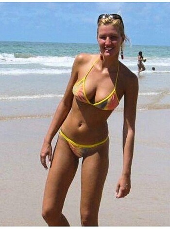 Blonde - a photo set at the beach  - Photo 37