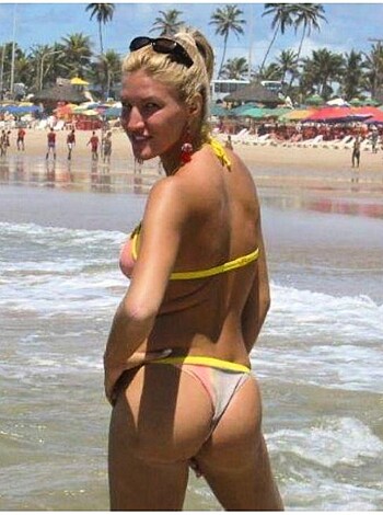 Blonde - a photo set at the beach  - Photo 41