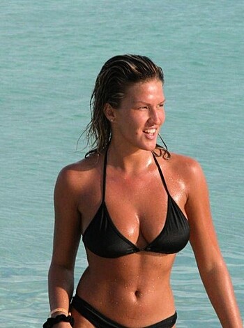 Blonde - a photo set at the beach  - Photo 46
