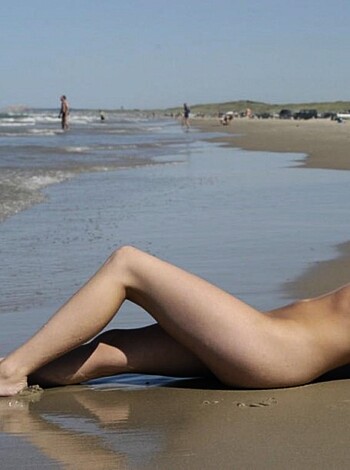 Hot blond at a nude beach  - Photo 10