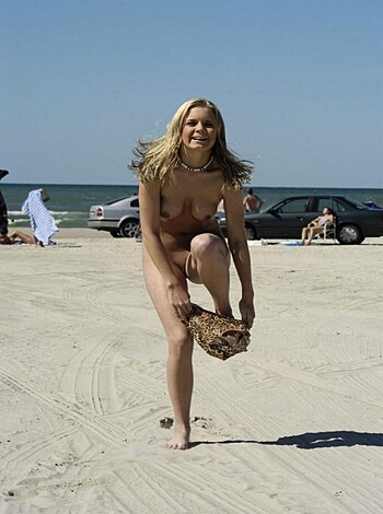 Hot blond at a nude beach  - Photo 29