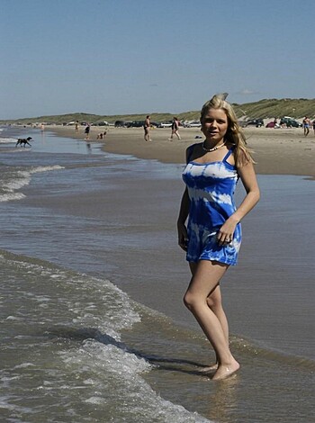 Hot blond at a nude beach  - Photo 37