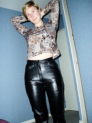 MILF in boots  - Photo 12