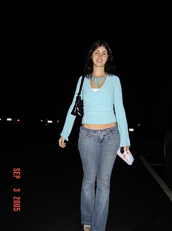 "Hey fuckboi, check out this bitch wearing some tight jeans and her blue t-shirt all sweaty from her gym sesh."