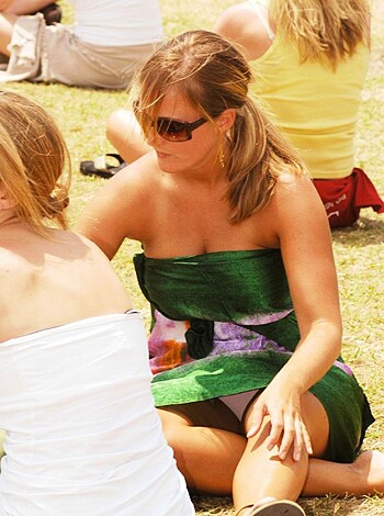Merteuil candid upskirt collection 001 - Photo 22