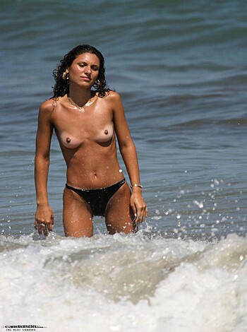 The best topless girl  on beach  - Photo 11
