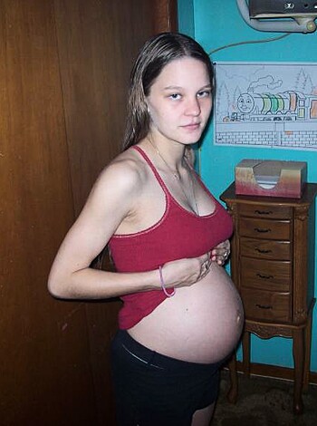 Pregnant - Photo 11