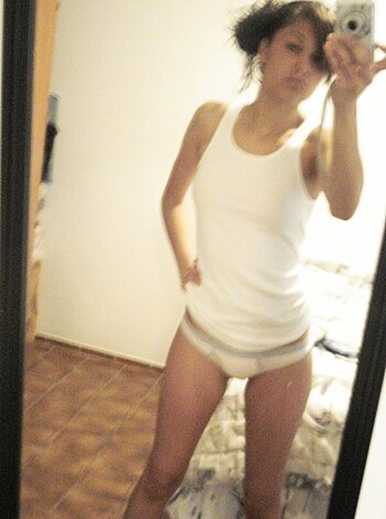 "Check out this chick taking a selfie while naked as fuck in front of the damn mirror."