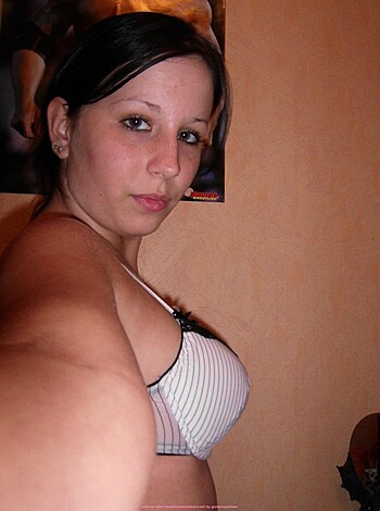 Chubby teen selfshots - Photo 6