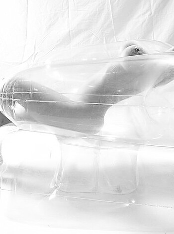 Bianca Beauchamp - Plastic Sofa - Photo 1