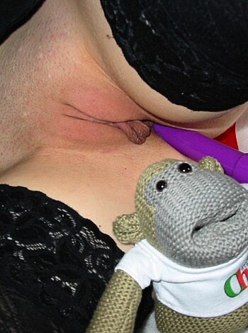 Slut girlfriend shows her toys - Photo 19
