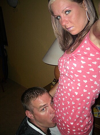 Holiday Pics - young couple - Photo 1