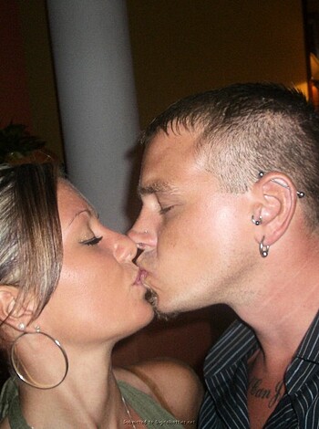 Holiday Pics - young couple - Photo 28