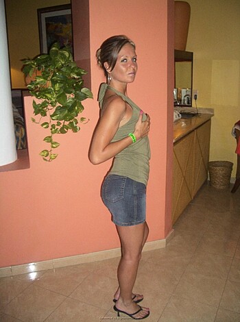 Holiday Pics - young couple - Photo 29