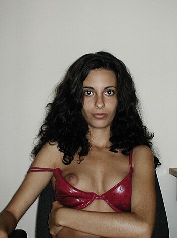 She loves to fuck and pee - Photo 35