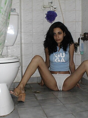 She loves to fuck and pee - Photo 54