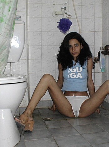 She loves to fuck and pee - Photo 55