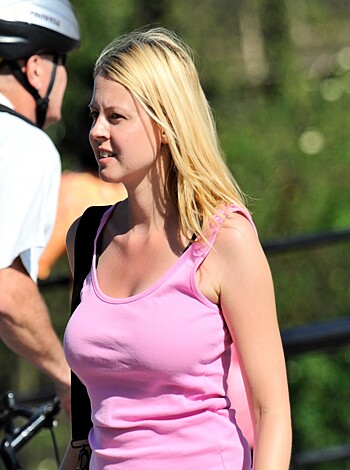public babes - Photo 2