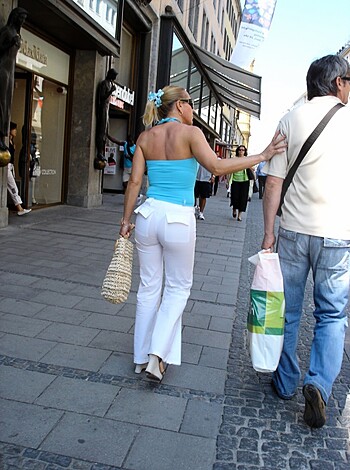 public babes - Photo 14