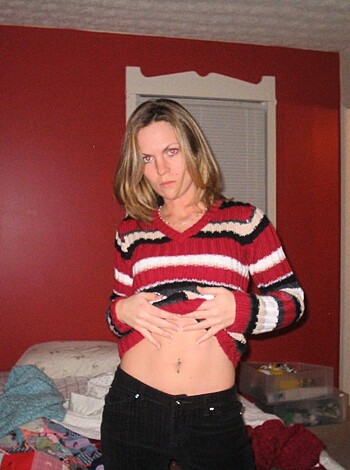 Nice bitch girlfriend stripping - Photo 10
