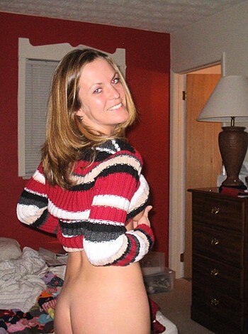 Nice bitch girlfriend stripping - Photo 18