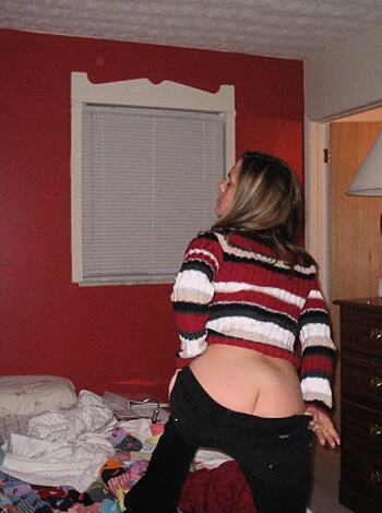 Nice bitch girlfriend stripping - Photo 19
