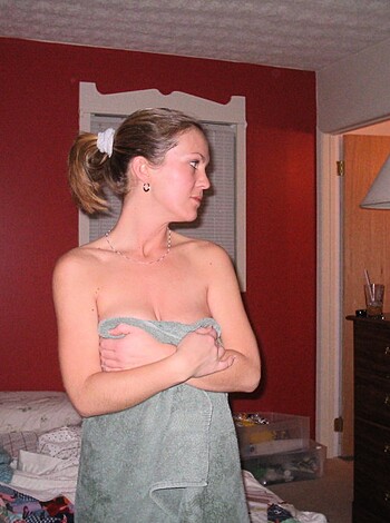 Nice bitch girlfriend stripping - Photo 25