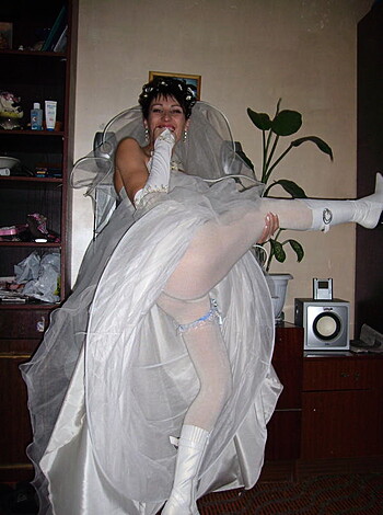 Bride and Wedding Pics - Just Married - Photo 1