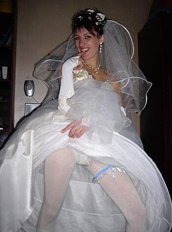 Bride and Wedding Pics - Just Married - Photo 11