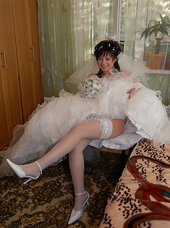 Bride and Wedding Pics - Just Married - Photo 12