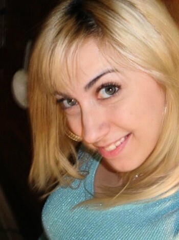 Skinny blond showing off her sexy body  - Photo 54