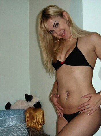 Skinny blond showing off her sexy body  - Photo 68