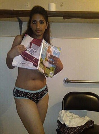Young arabic hottie with big boobs - Photo 1