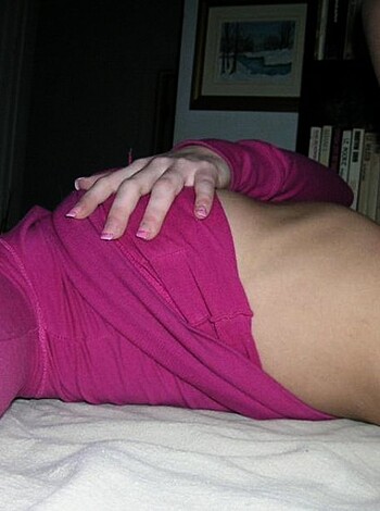 Nice brunette girlfriend naked at home - Photo 32