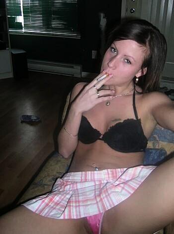 Nice brunette girlfriend naked at home - Photo 39