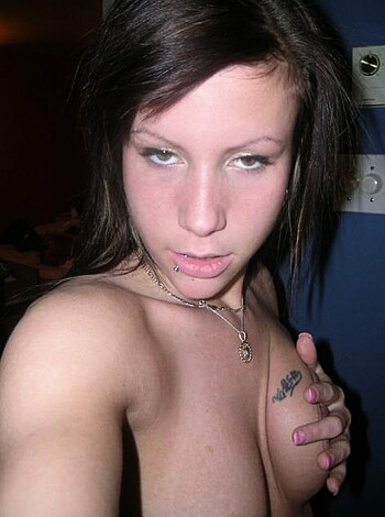 Nice brunette girlfriend naked at home - Photo 60
