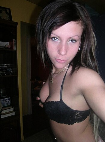 Nice brunette girlfriend naked at home - Photo 59