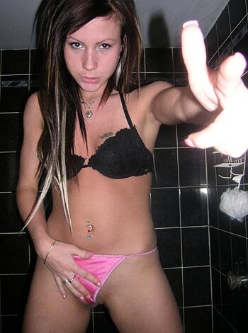 Nice brunette girlfriend naked at home - Photo 67