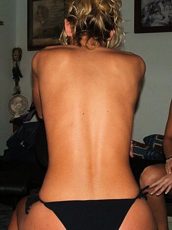 Two girls showing tits at home - Photo 4