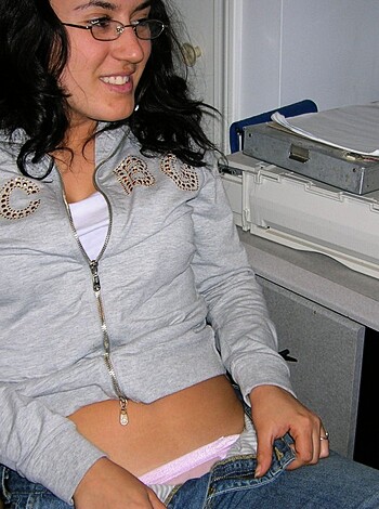 Shaved italian girl - Photo 1