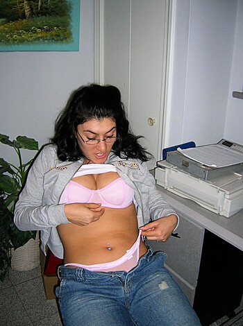 Shaved italian girl - Photo 2