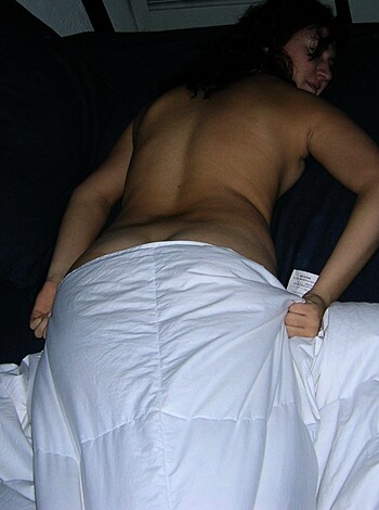 Shaved italian girl - Photo 10