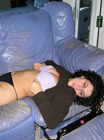 Shaved italian girl - Photo 19