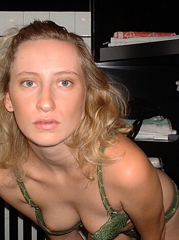 Amateur naked wife - Photo 34