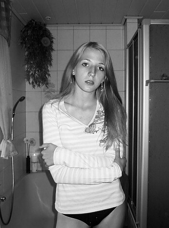Russian blonde with small tits - Photo 6