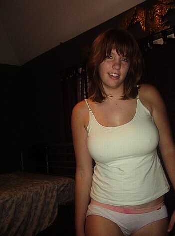 Busty girl on the bed - Photo 29