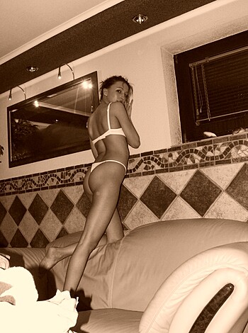 Naked Hot wife at home - Photo 90