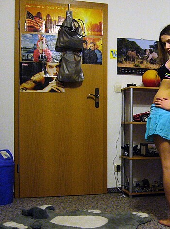 Young gf Becca pose at home - Photo 26